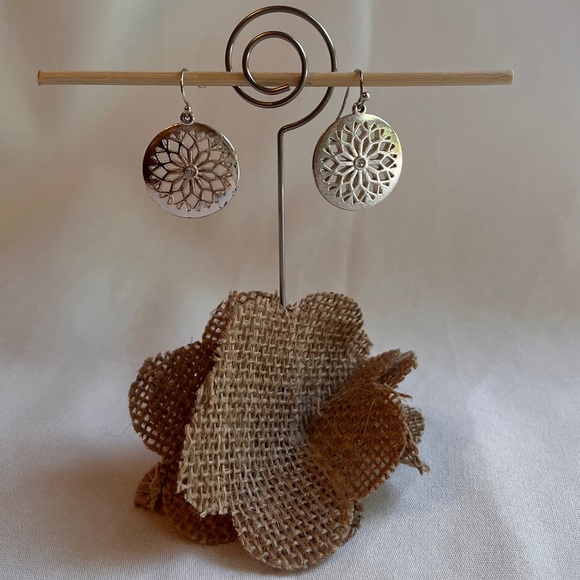 White House Black Market Earrings - Picture 1 of 4